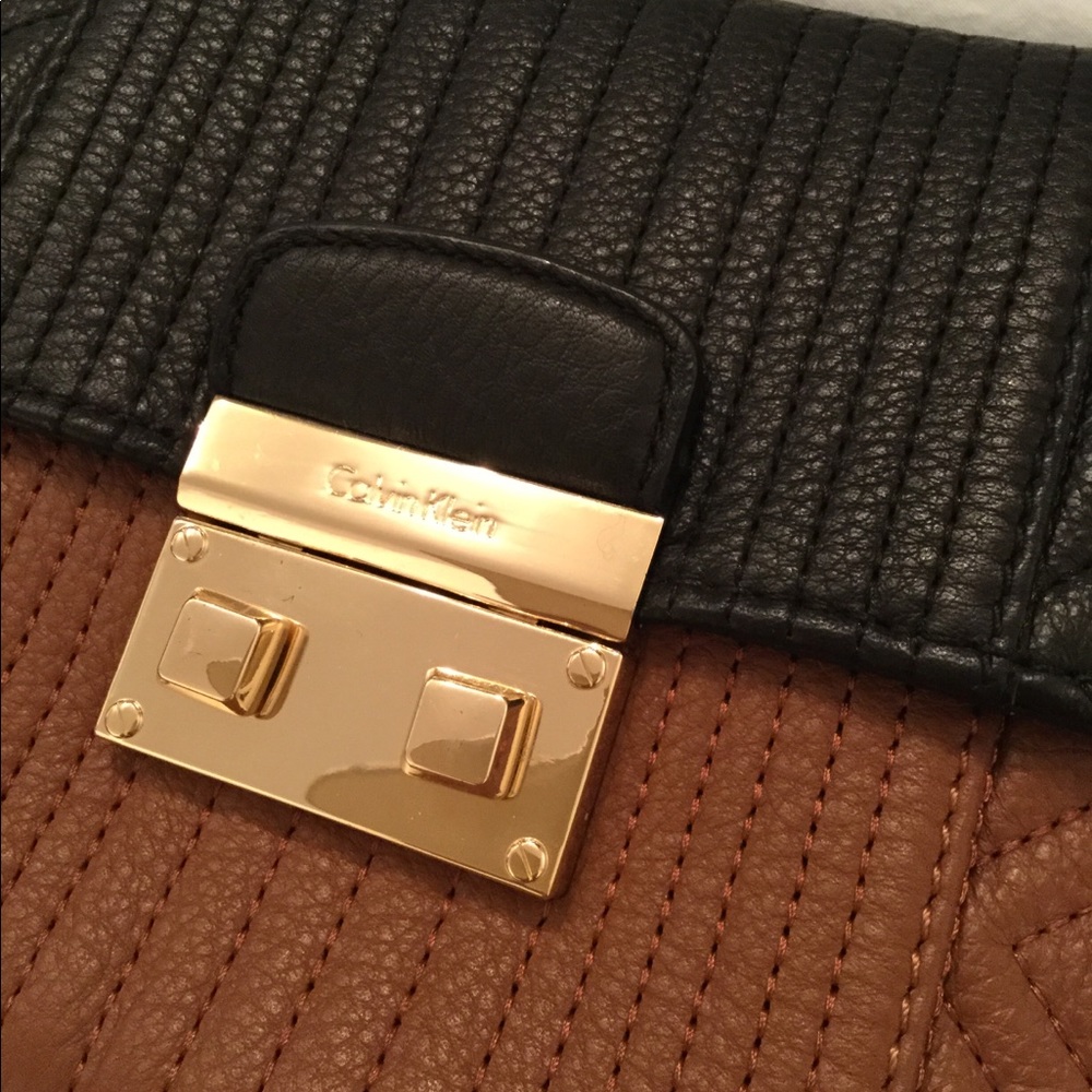 Calvin Klein clutch w/ strap - Picture 5 of 6